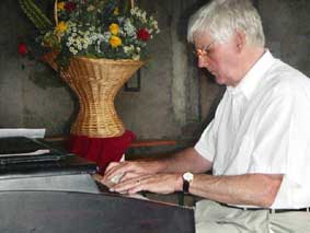 Prof. Detlev Jürges bei seinem letzten Konzert in Knau (2003)